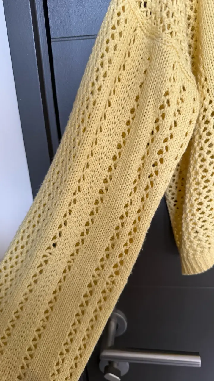 Sweater calado amarillo pastel - 2