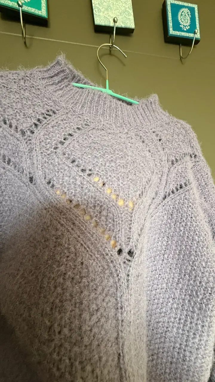 Sweater de punto morado pastel - 4