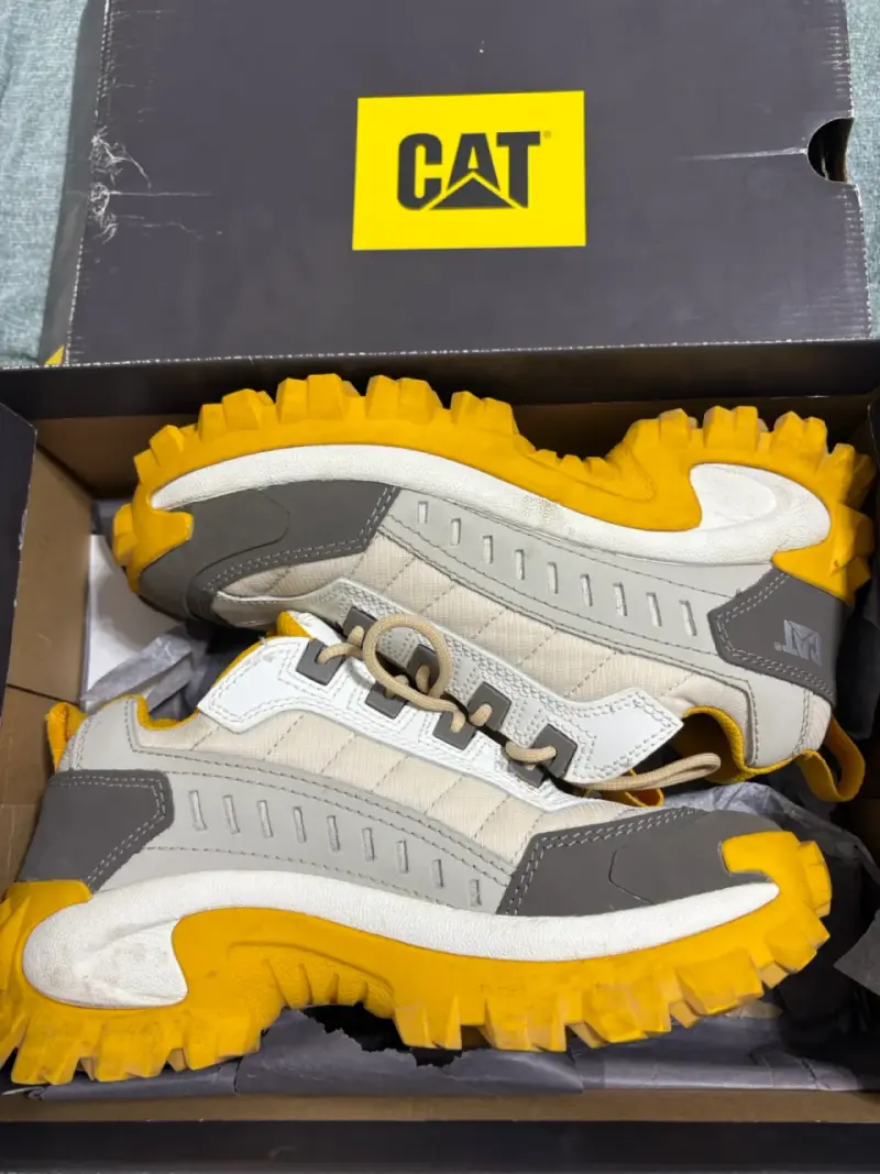 Zapatillas deportivas CAT beige y amarillas - 1
