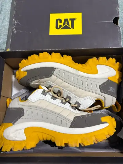 Zapatillas deportivas CAT beige y amarillas - miniatura 1