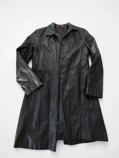 Abrigo de cuero negro para mujer - miniatura 1