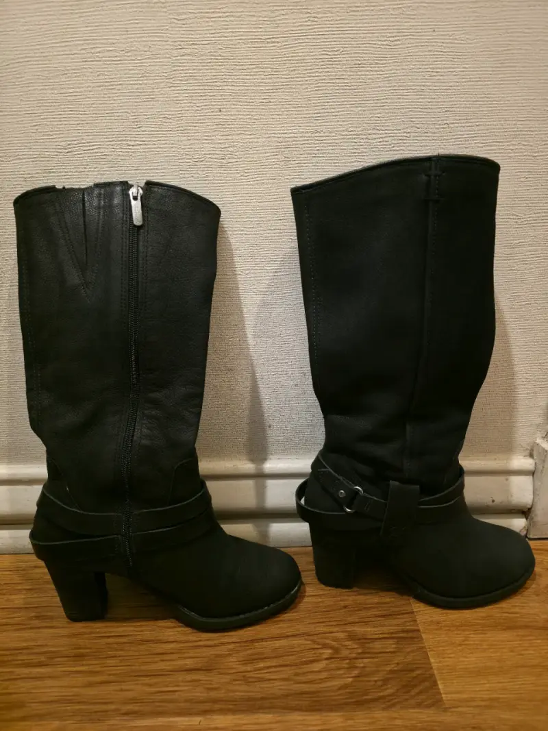 Botas negras de cuero con tacón alto - 2