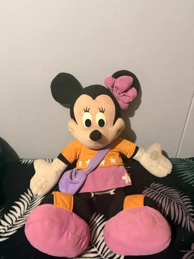 Peluche Minnie Mouse grande con vestido colorido - 1