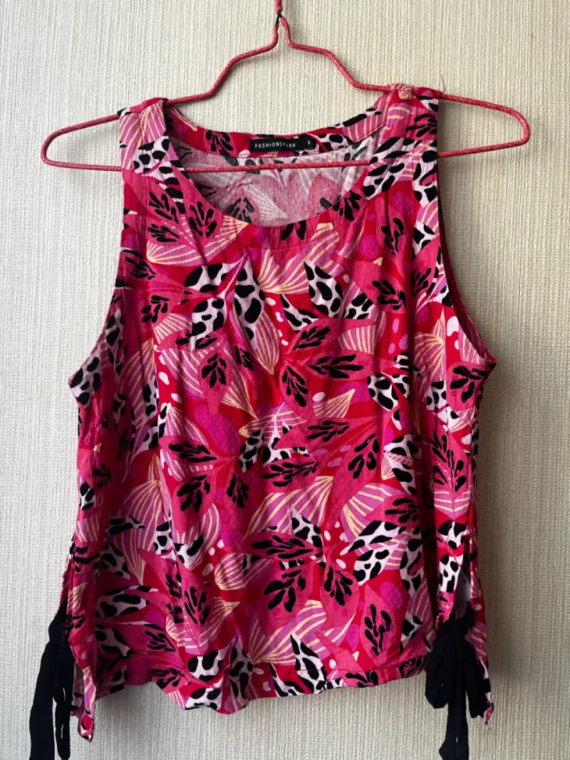 Blusa sin mangas estampada