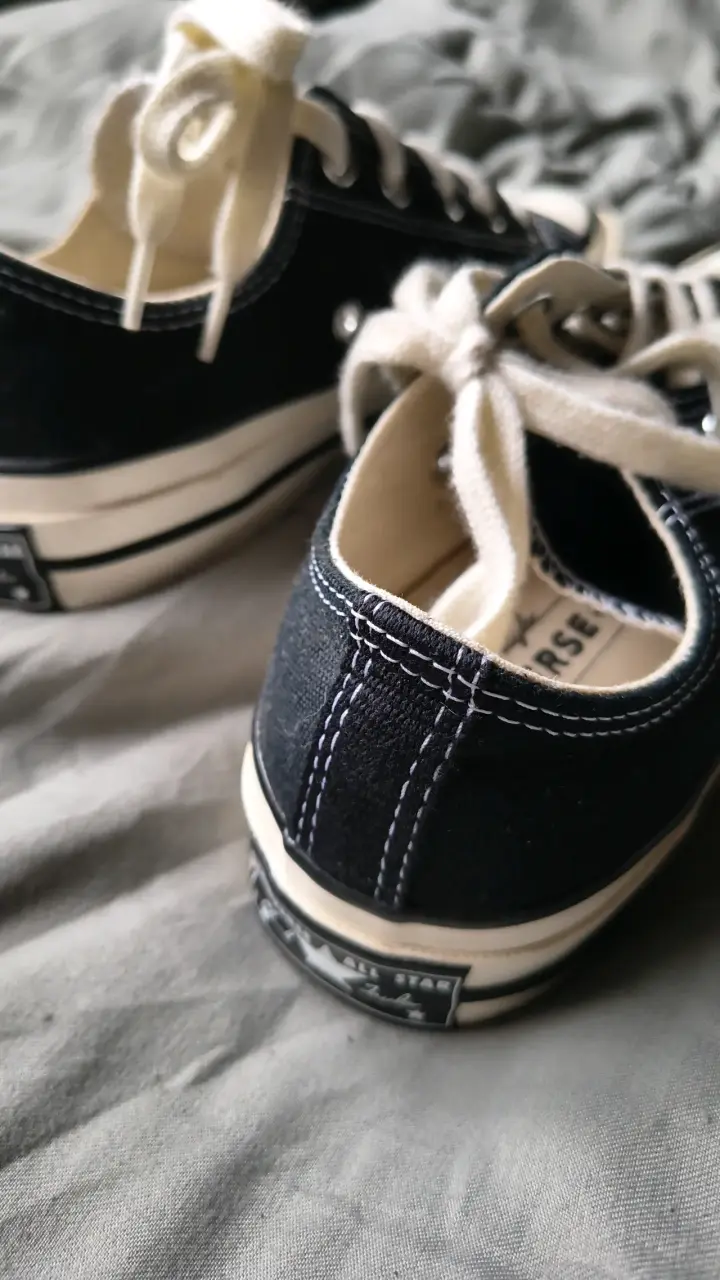 Zapatillas negras converse estilo clásico - 3