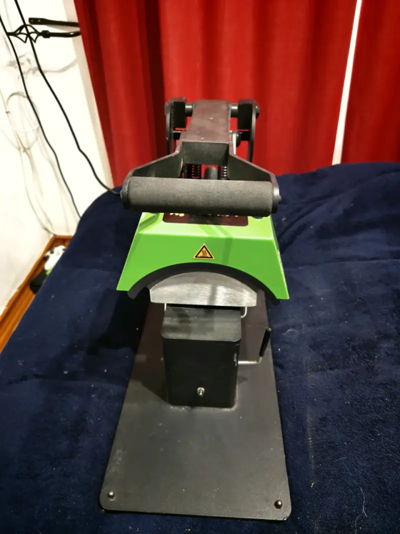 Prensa térmica para gorros con control digital - 3