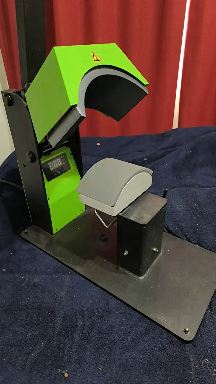 Prensa térmica para gorros con control digital - 5