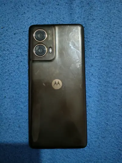 Smartphone Motorola con pantalla grande - miniatura 2