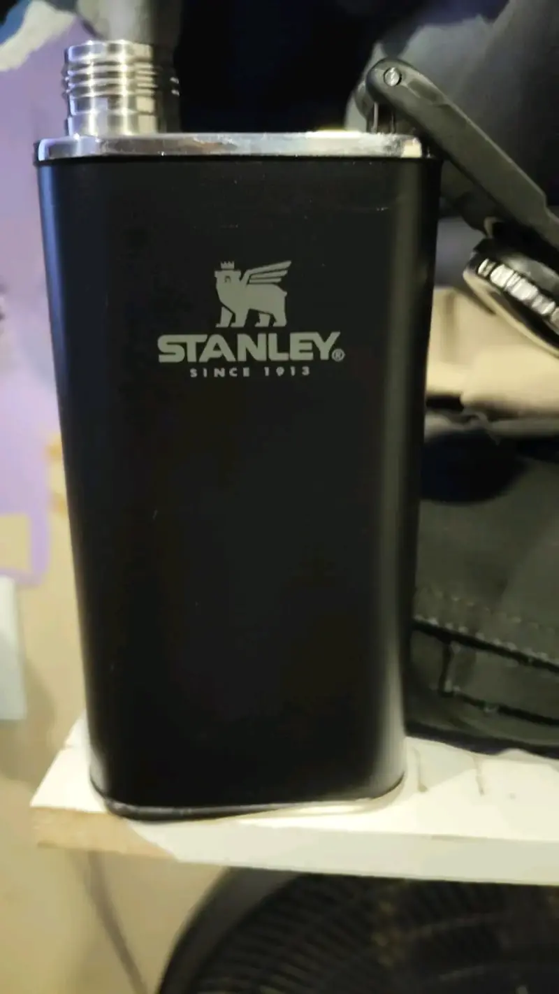 Petaca Stanley negra de acero inoxidable - 1