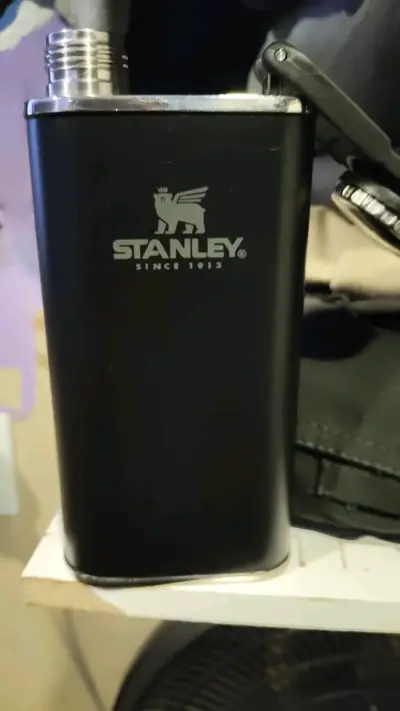 Petaca Stanley negra de acero inoxidable - miniatura 1