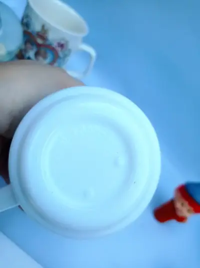Taza coleccionable con imagen de pareja real - miniatura 3