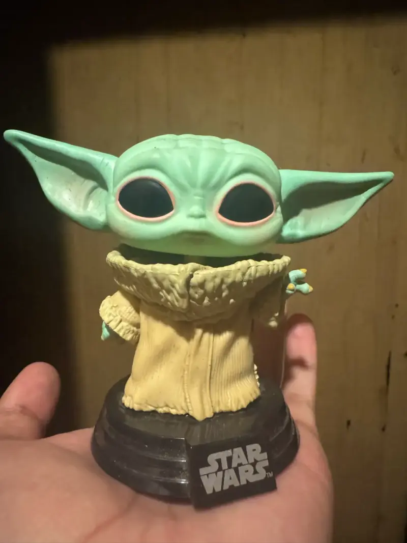 Figura coleccionable Baby Yoda Star Wars - 1