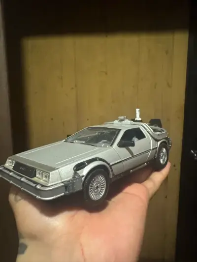 Réplica de Auto DeLorean de Volver al Futuro - miniatura 1