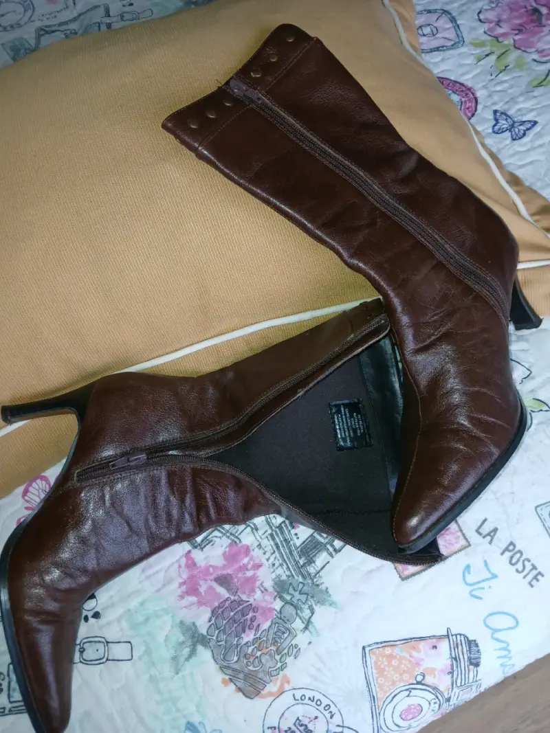 Botas marrones con tachas - 3
