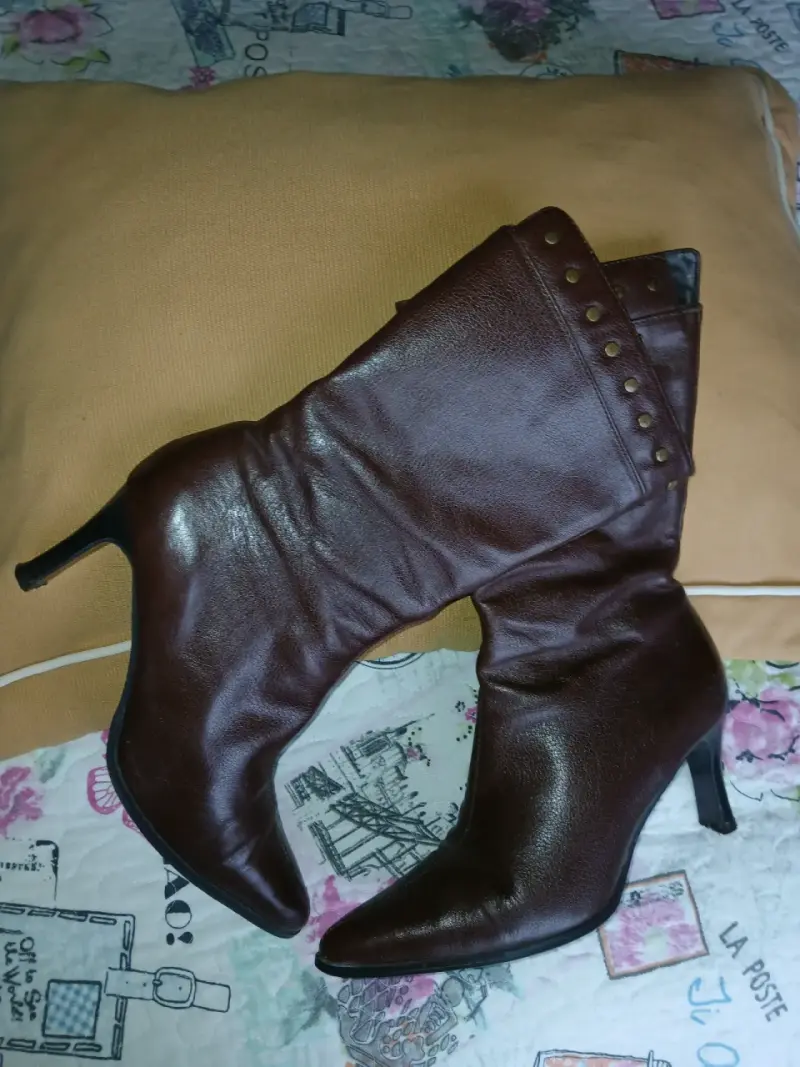 Botas marrones con tachas - 6