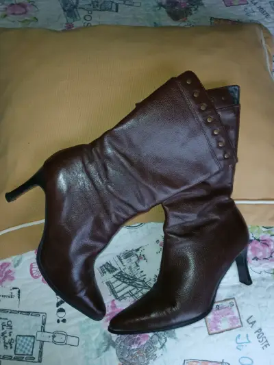 Botas marrones con tachas - miniatura 6