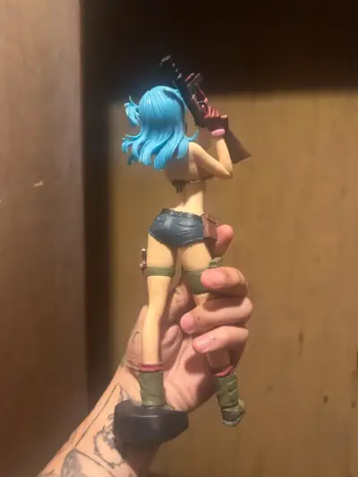 Figura de colección anime con rifle - miniatura 2
