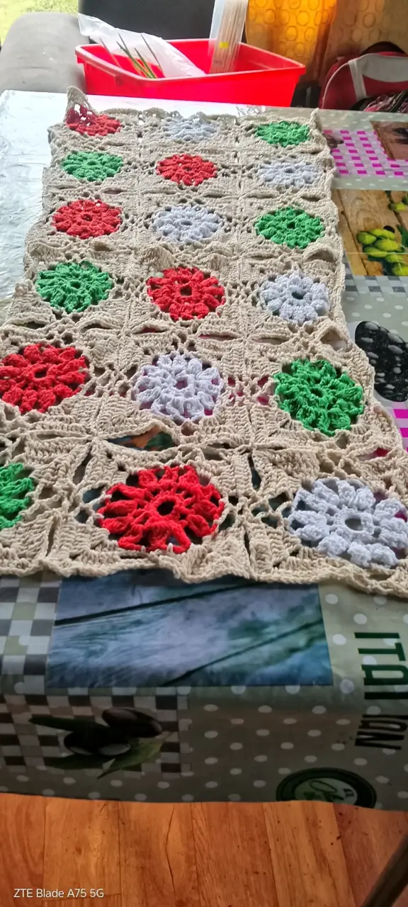 Camino de mesa tejido a crochet blanco - 2