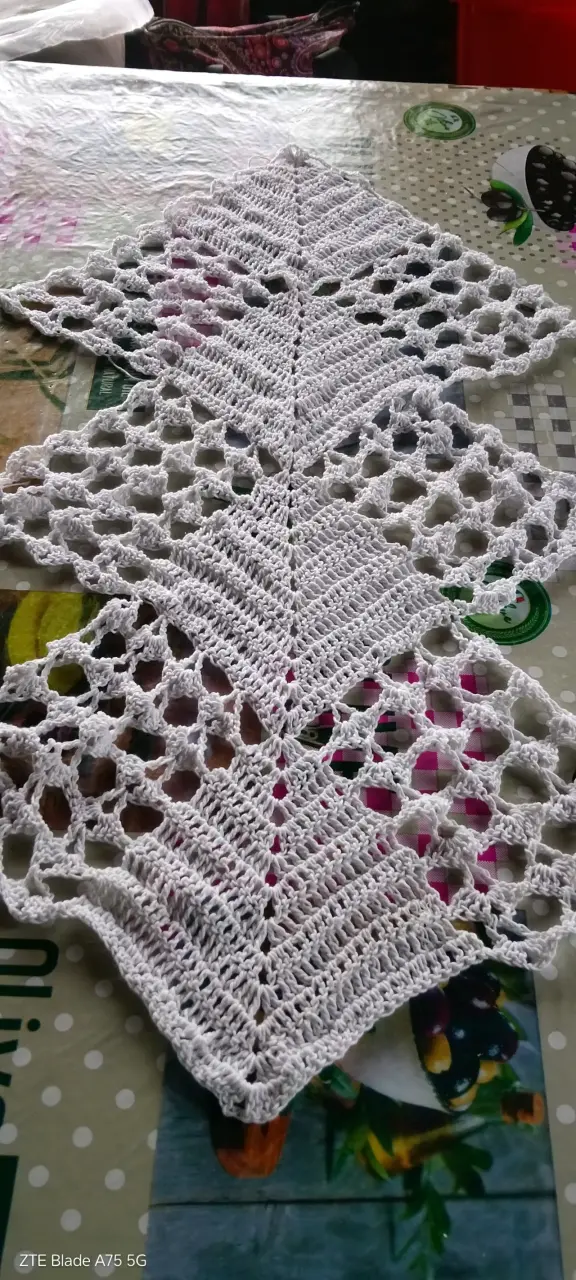 Camino de mesa tejido a crochet blanco - 3