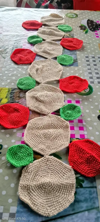 Camino de mesa  tejido a crochet blanco - miniatura 4