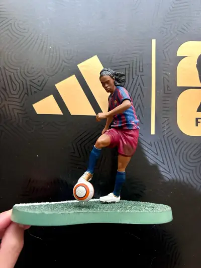 Figura de Colección fútbol Ronaldinho FC Barcelona - miniatura 1