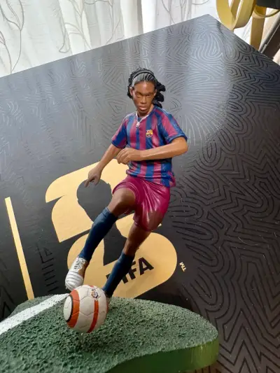 Figura de Colección fútbol Ronaldinho FC Barcelona - miniatura 5