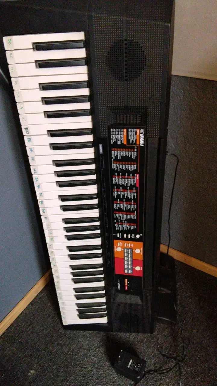Teclado Yamaha PSR-185 con adaptador - 1