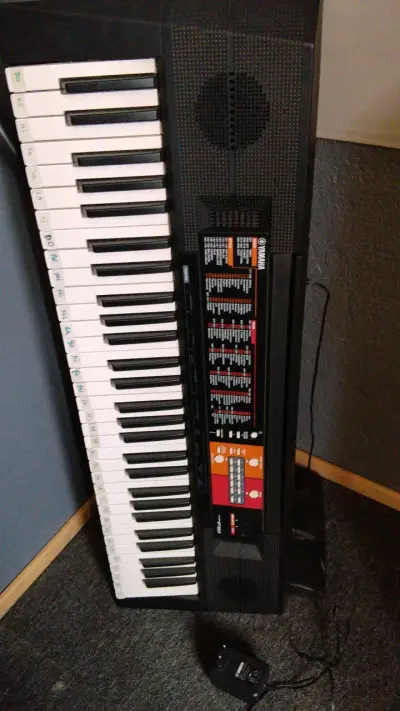 Teclado Yamaha PSR-185 con adaptador - miniatura 1
