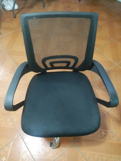 Silla de oficina ergonómica con respaldo de malla - miniatura 1