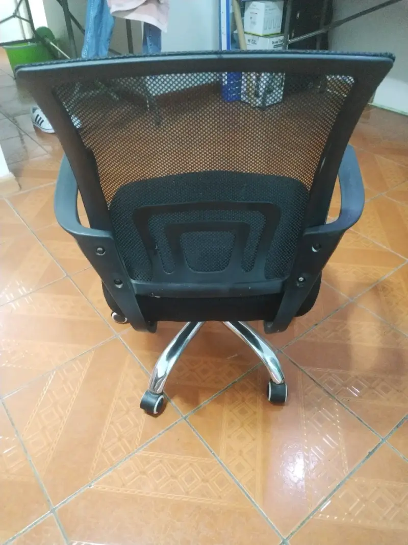 Silla de oficina ergonómica con respaldo de malla - 2