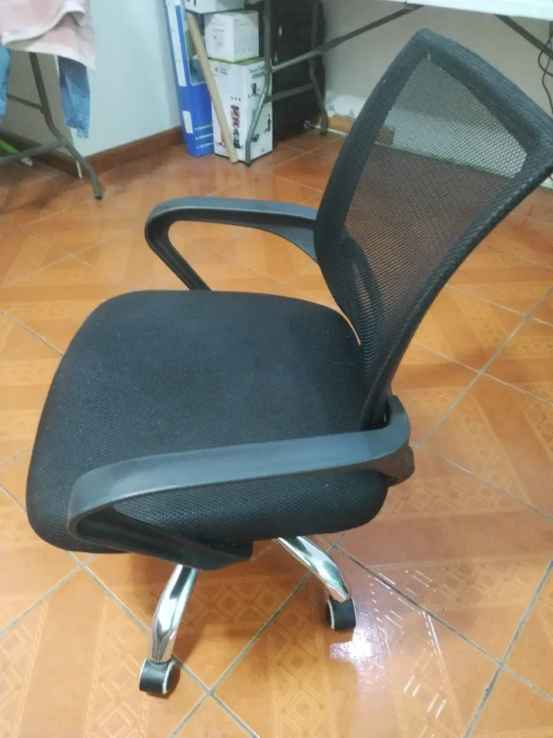 Silla de oficina ergonómica con respaldo de malla - 3