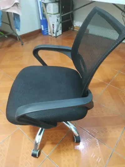 Silla de oficina ergonómica con respaldo de malla - miniatura 3