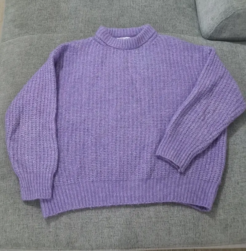 Suéter morado de lana para mujer - 1