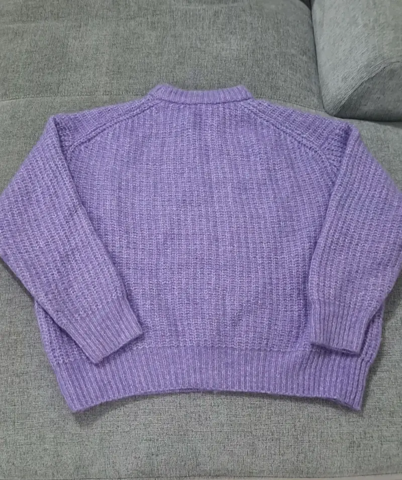 Suéter morado de lana para mujer - 2