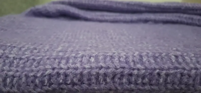 Suéter morado de lana para mujer - 4