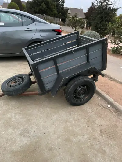 Carro de arrastre de madera con rueda de repuesto - miniatura 4