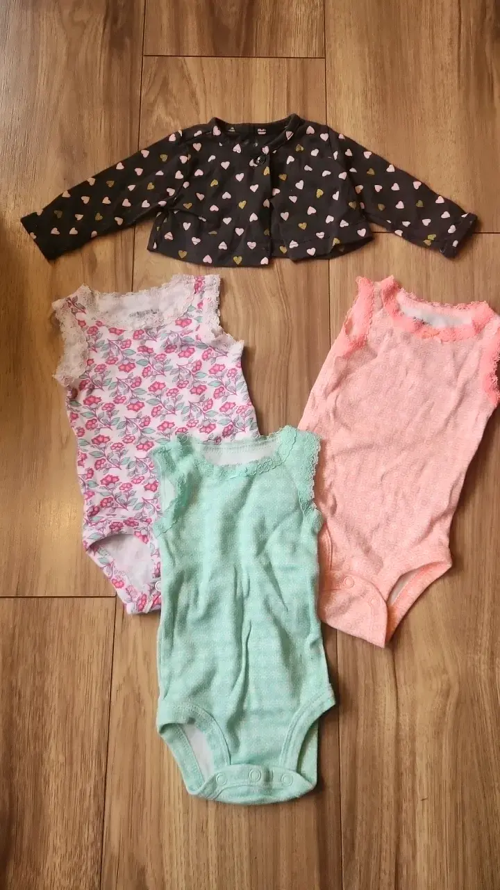 Conjunto de ropa para bebé con bodys y chaqueta