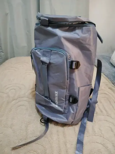 Mochila gris impermeable con correas ajustables - miniatura 2