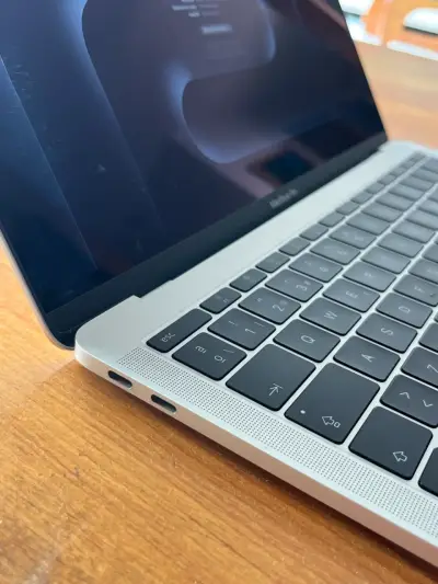 MacBook Pro 13’ 2017  en excelente estado - miniatura 2