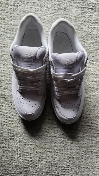 Zapatillas deportivas blancas Nike SB - miniatura 2