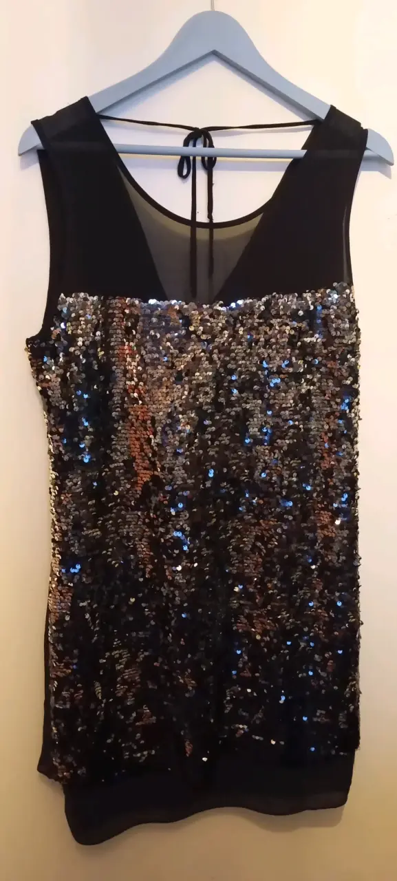 Vestido de lentejuelas negro elegante - 1
