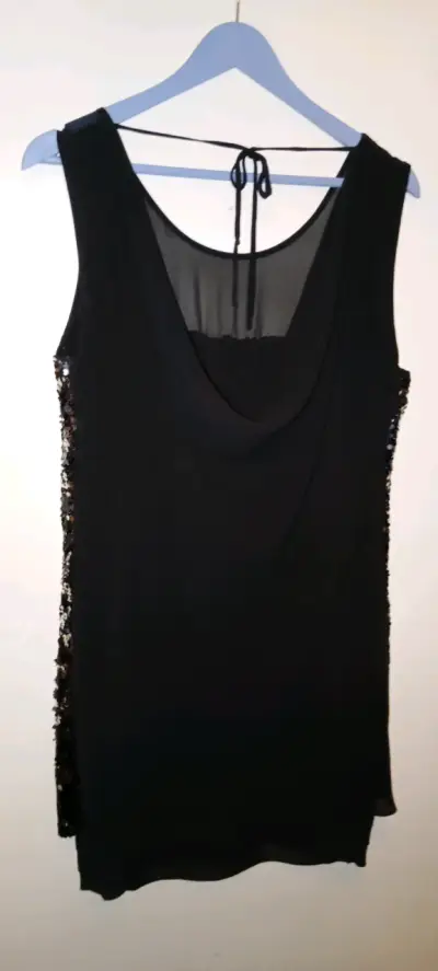 Vestido de lentejuelas negro elegante - miniatura 3