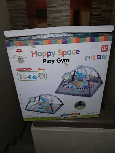 Gimnasio para Bebés Happy Space con Juguetes Colgantes - miniatura 2