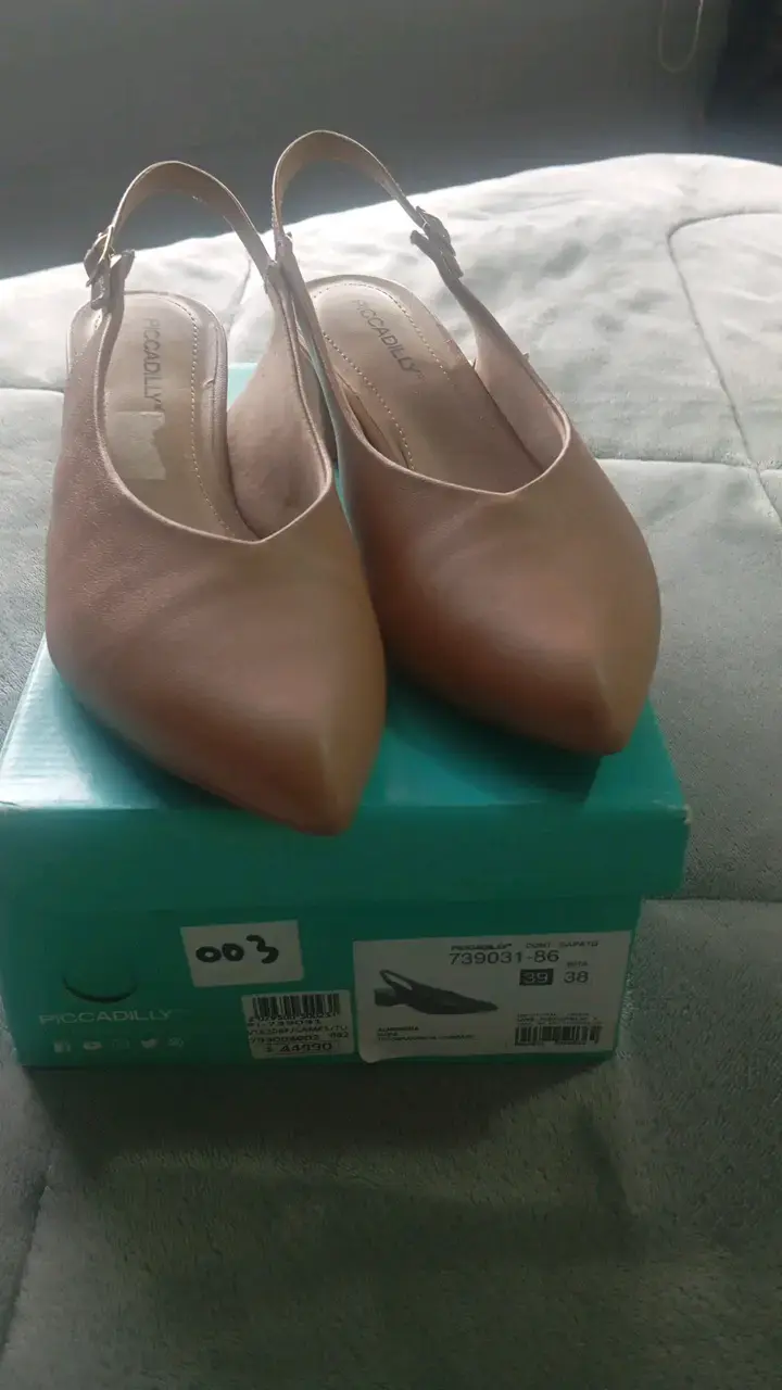 Zapatos Piccadilly beige con tacón bajo - 1