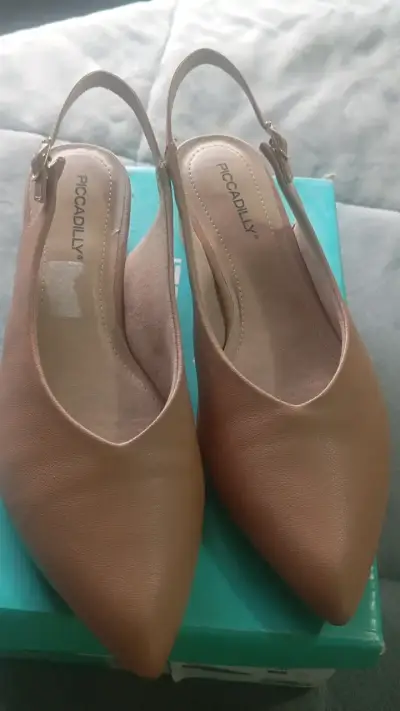 Zapatos Piccadilly beige con tacón bajo - miniatura 2