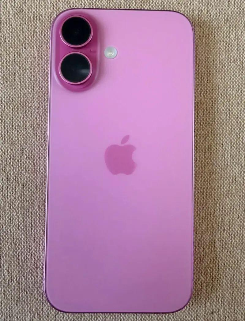 iPhone 16 en color rosa, como nuevo - 1