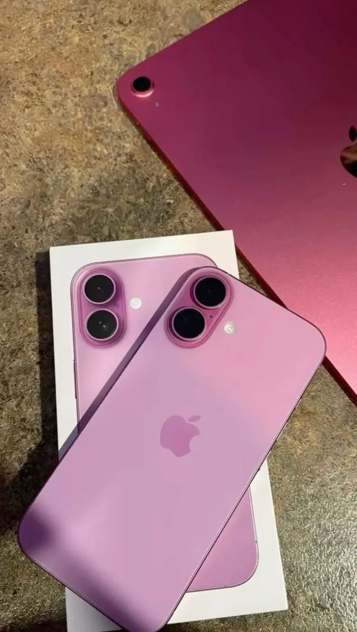 iPhone 16 en color rosa, como nuevo - 2