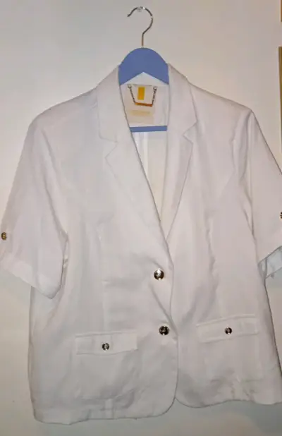 Blazer blanco de mujer con botones dorados - miniatura 1