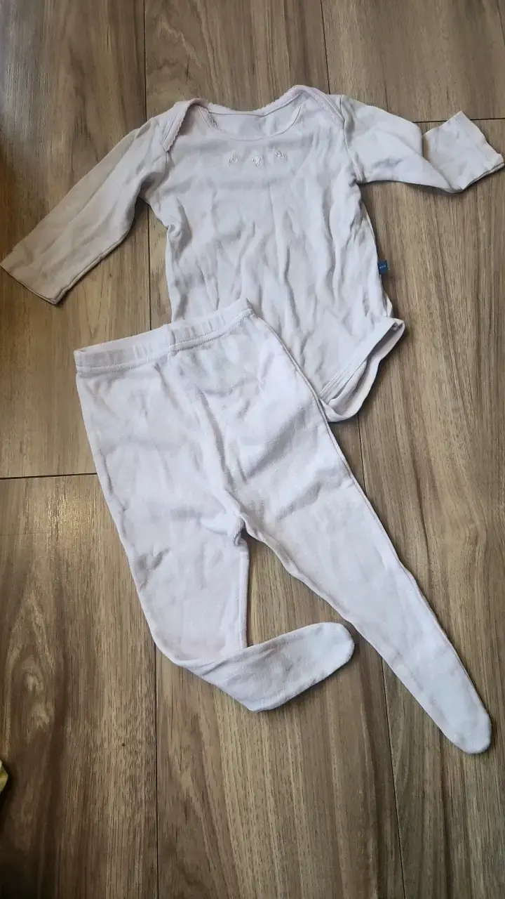 Conjunto de ropa para bebé color blanco