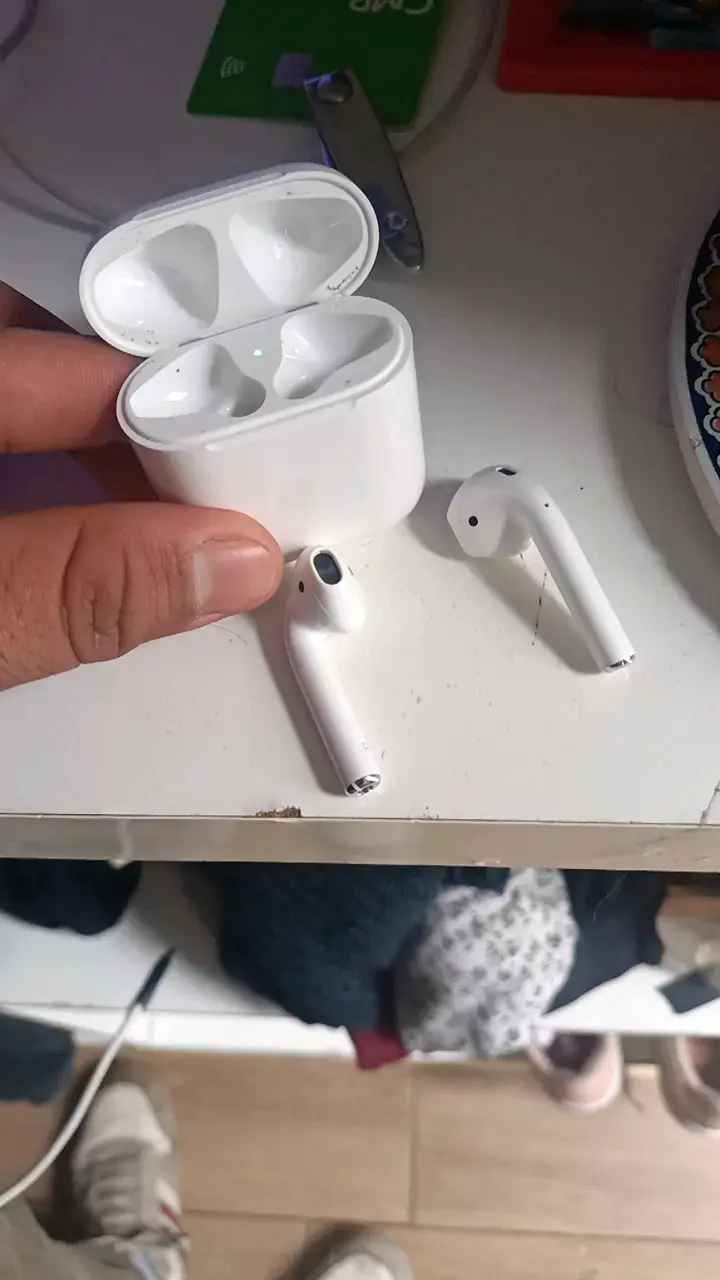 Audífonos inalámbricos con estuche de carga - 1